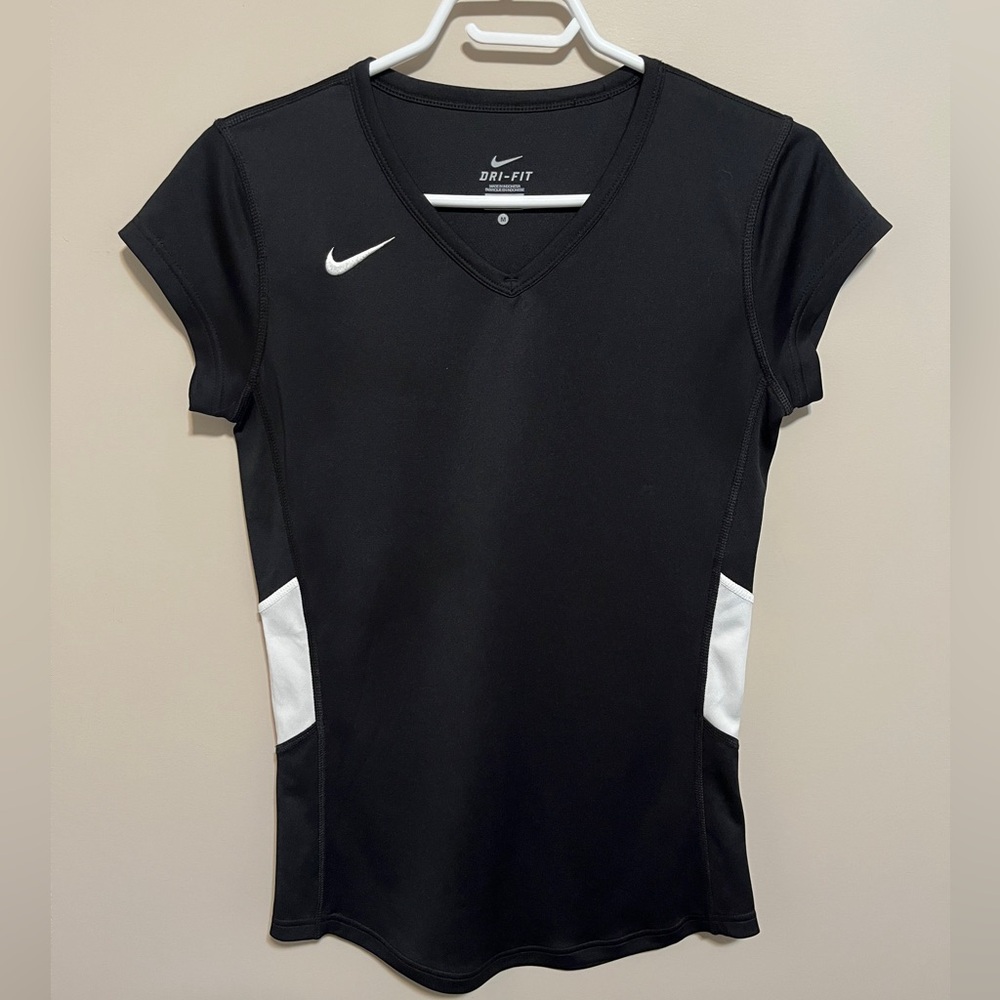Nike Women's Black and White Dri-Fit Volleyball Jersey Top, size M